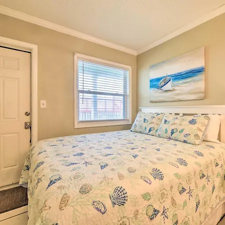 Beachfront Pcb Studio Pool, Patio And Deck Access!